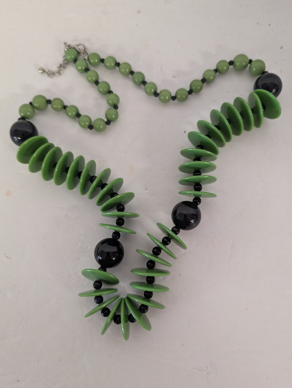 VINTAGE 1980 DISC Green Black Plastic Statement Beaded Necklace - Women Jewelry